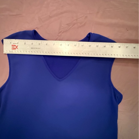 Vince Camuto Sleeveless Royal Blue V-neck Blouse Size Medium - Picture 7 of 8
